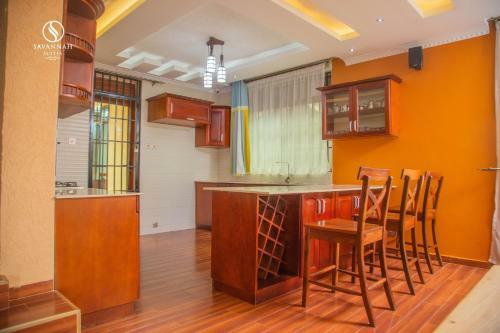 Hostal Savannah Suites