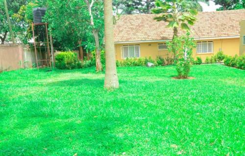 Bed & Breakfast Amrage Suites Muyenga