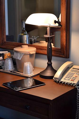 Anchor Inn Hotel And Suites