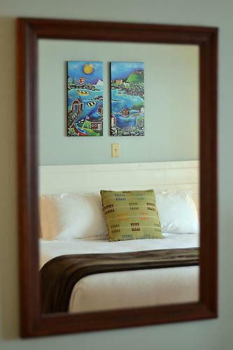 Anchor Inn Hotel And Suites