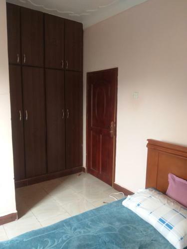 One Bedroom Sitting Room And Kitchen Apartment