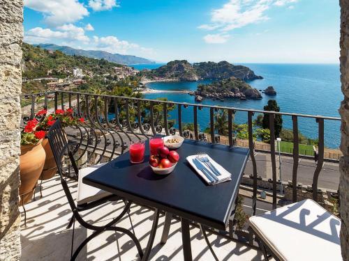 Modern Apartment In Taormina Sicily With Jacuzzi