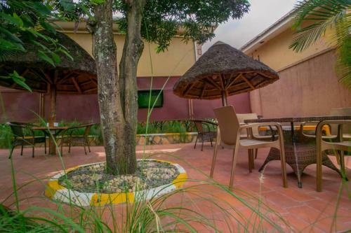 Hotel Palm Gardens &guest House