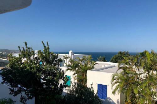 42 Thira - Beautiful Beach Apartment
