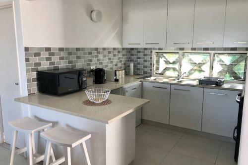42 Thira - Beautiful Beach Apartment