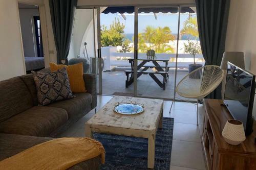 42 Thira - Beautiful Beach Apartment