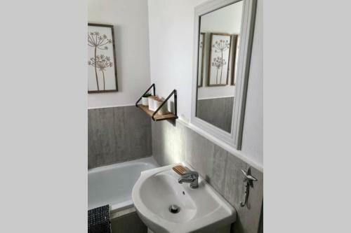 42 Thira - Beautiful Beach Apartment