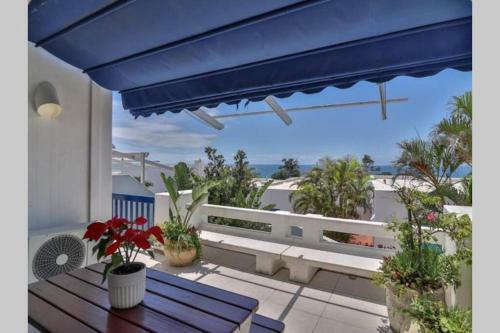 42 Thira - Beautiful Beach Apartment