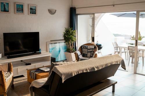 Lovely Santorini Beach Apartment