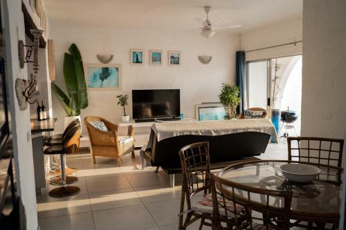 Lovely Santorini Beach Apartment