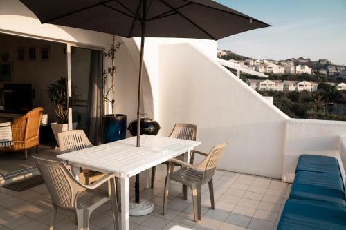 Lovely Santorini Beach Apartment