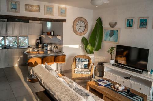Lovely Santorini Beach Apartment