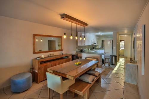 15 Skiathos-spacious Family Beachfront Apartment