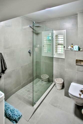 15 Skiathos-spacious Family Beachfront Apartment