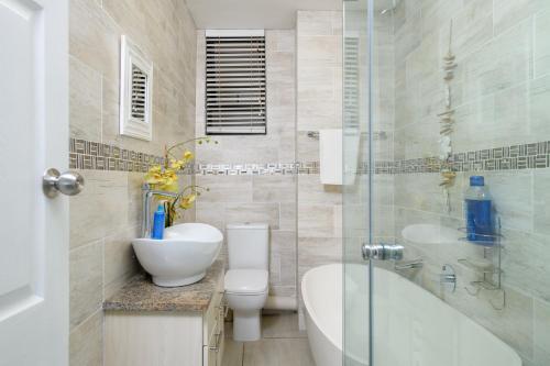 Ballito Luxury Family Apartment (On The Beach)
