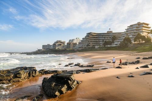 Ballito Luxury Family Apartment (On The Beach)