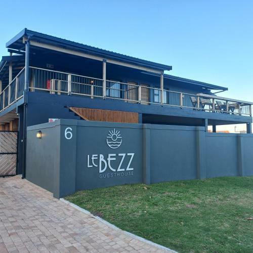 Hostal Le Bezz Guesthouse