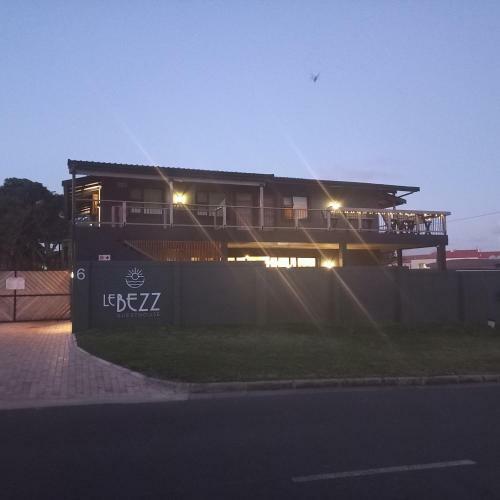 Hostal Le Bezz Guesthouse