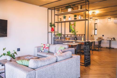 Hostal Le Bezz Guesthouse
