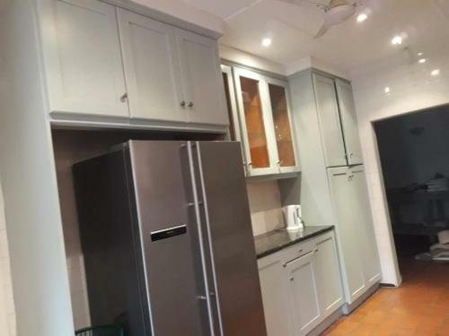 2c Edward Place