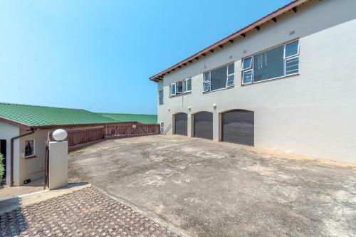 2c Edward Place