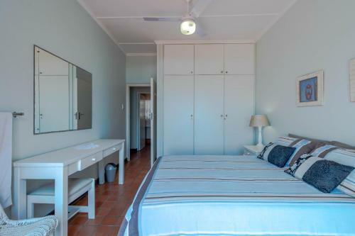 2c Edward Place