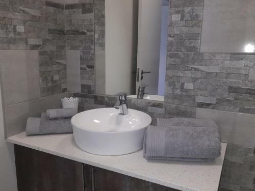 Lovely 1 Bedroom Apartment