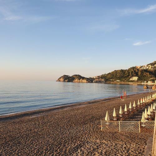 Luxury Beachfront Apartment Taormina Pool And Parking