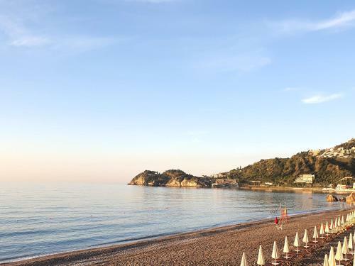 Luxury Beachfront Apartment Taormina Pool And Parking