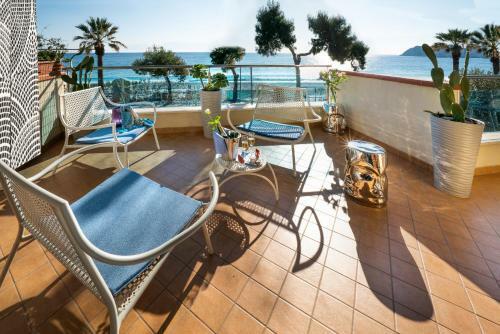 Luxury Beachfront Apartment Taormina Pool And Parking