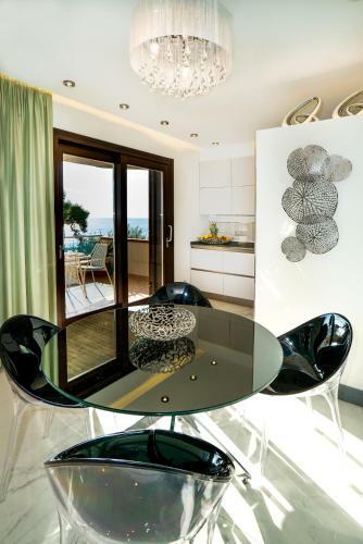 Luxury Beachfront Apartment Taormina Pool And Parking