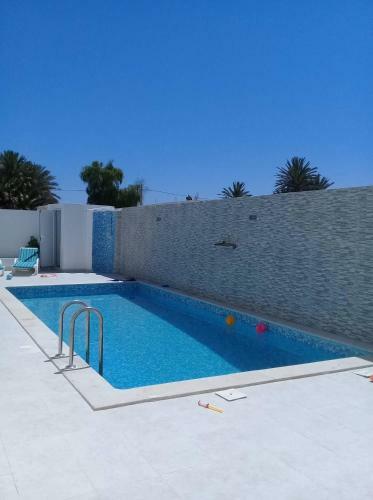 Villa Avec Piscine � 400m De La Plage