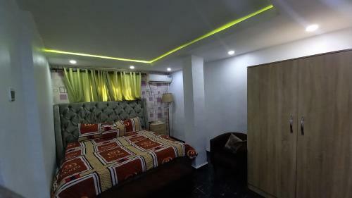 Dinero Emerald Apartment