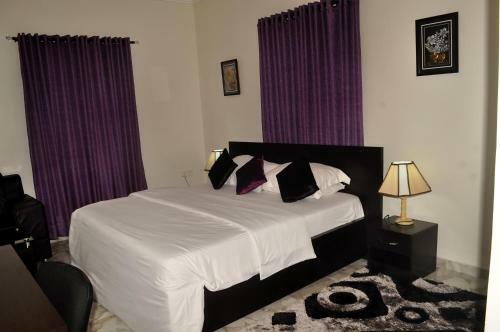Hotel J Gibson Suites
