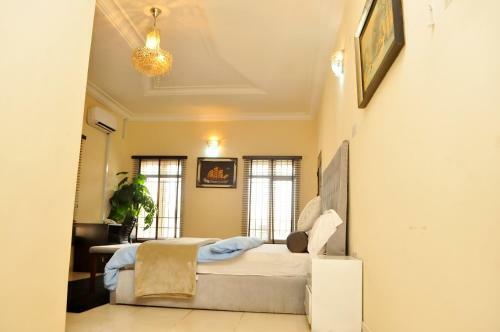 Hotel J Gibson Suites