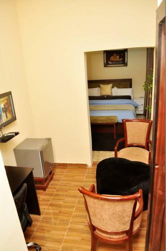 Hotel J Gibson Suites