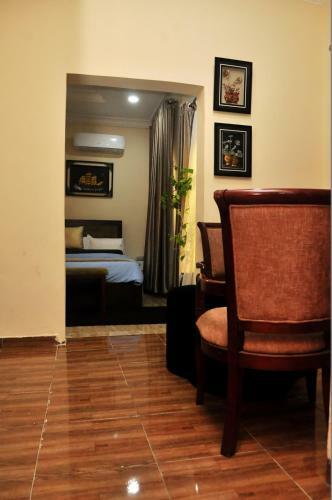 Hotel J Gibson Suites