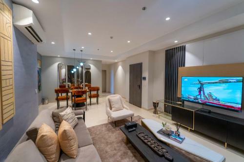 Afrocentric 2 Bedroom Apartment With Scenic Views