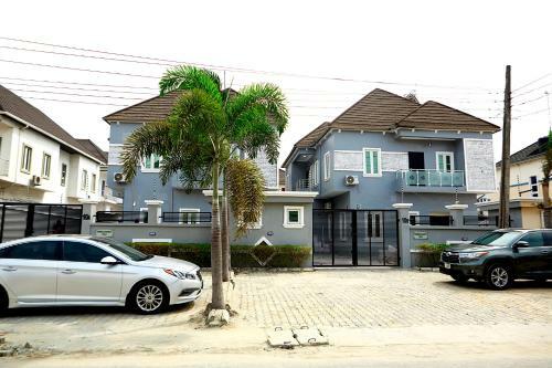 Luxurious 4 Bedroom Fully Detached Duplex Interconnect Villas Lekki