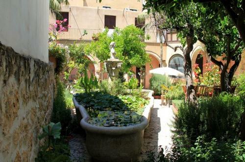 Apartamento Antica Corte Delle Ninfee, Historical Private Villa