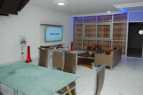 Luxurious And Stunning 3 Bed Apartment