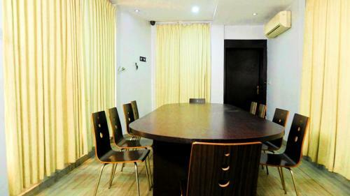 Oakspring Hotel & Luxury Suites