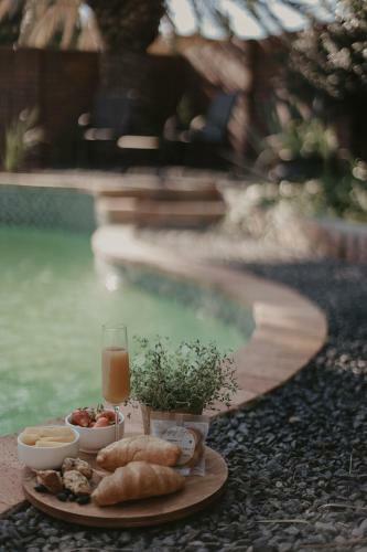 Hostal Villa Rose Guesthouse & Venue