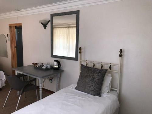 Hostal Glenmore Guesthouse