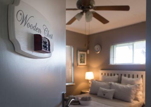 Hostal The Vintage Crane Guest House