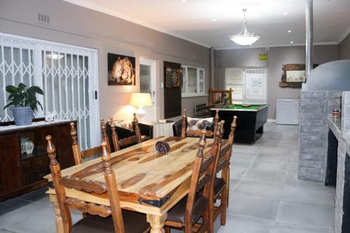 Hostal The Vintage Crane Guest House