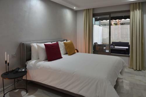 Le Yacht Suites Hotel