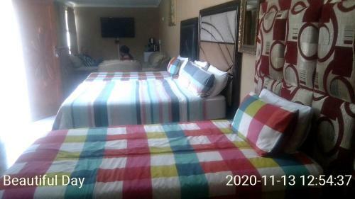 Hostal Suits Guest House & Bar