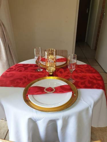 Hostal Suits Guest House & Bar