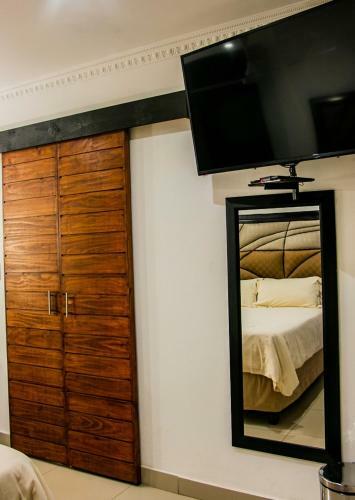 Hostal Suits Guest House & Bar